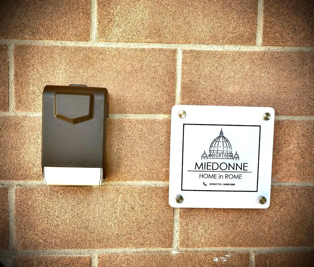 Miedonne Home In Roma 0*,  Italia